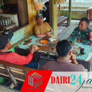 Pererat Kemanunggalan, Serda J. Ginting Gelar ‘Komsos Ngopi Bareng’ Bersama Warga Desa Kuta Buluh