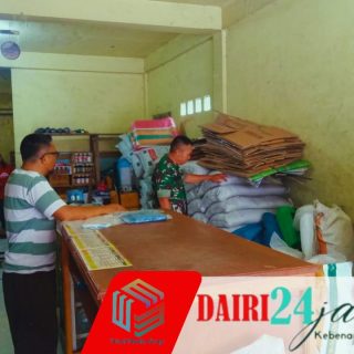 Cek Ketersediaan Pupuk, Babinsa Sambangi Kios
