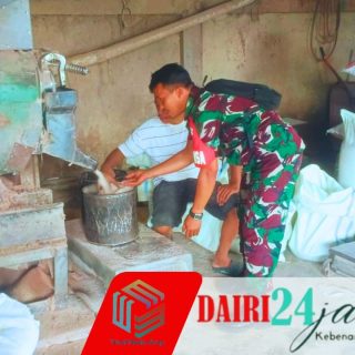 Pastikan Stok Beras Aman, Babinsa Koramil 01/Sumbul Sambangi Kilang Padi