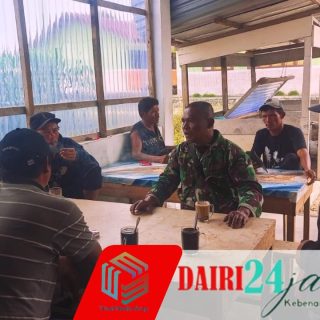 Sambil Ngopi Cara Babinsa Laksanakan Komsos dengan Warga