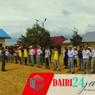 Bentuk Karakter Disiplin Pelajar, Babinsa Koramil 01/Sumbul Latih PBB Siswa SMA Rismaduma