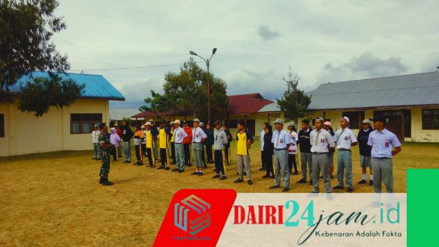 Bentuk Karakter Disiplin Pelajar, Babinsa Koramil 01/Sumbul Latih PBB Siswa SMA Rismaduma