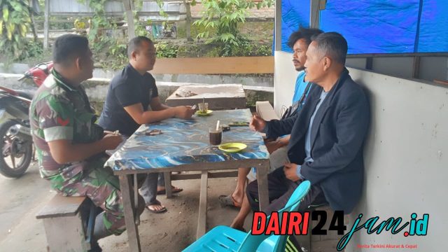 Pererat Kemanunggalan TNI-Rakyat, Babinsa Koramil 01/Sbl Komsos Dengan Warga 