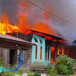 Amukan Si Jago Merah di Pakpak Bharat, Enam Rumah di Dusun Natam Julu Hangus Terbakar