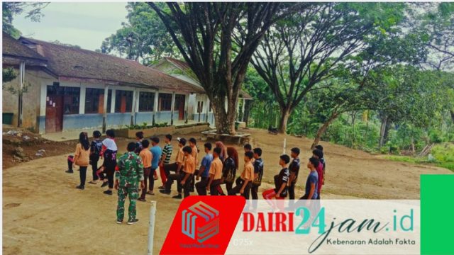 Bina Karakter dan Kedisiplinan Generasi Muda, Babinsa Koramil 05/TP Latih PBB Siswa SMAN 1 Tanah Pinem