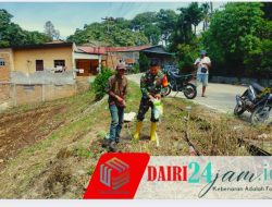 Wujudkan Kemanunggalan TNI-Rakyat, Babinsa Koramil 05/TP Ikut Menanam Jagung Bersama Warga Kuta Buluh