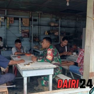 Jaga Kondusifitas Wilayah, Serda J.A. Ginting Laksanakan Komsos Bersama Warga Desa Lau Tawar