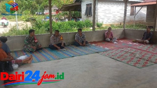 Pererat Silaturahmi, Babinsa Koramil 05/TP Serma S. Umri Gelar Komsos Bersama Warga Desa Alur Subur