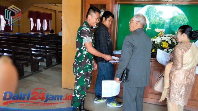 Babinsa Koramil 01/Sumbul Monitoring Kegiatan Ibadah Minggu Di gereja HKBP Sumbul