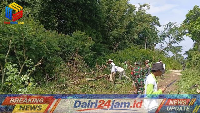 Babinsa Bersama Warga Lakukan Gotong Royong Jaga Kebersihan Lingkungan Desa