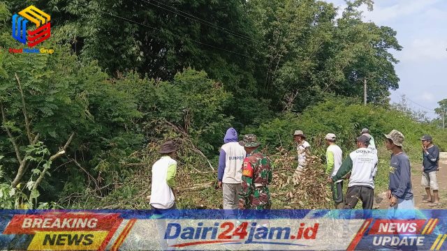 Babinsa Bersama Warga Lakukan Gotong Royong Jaga Kebersihan Lingkungan