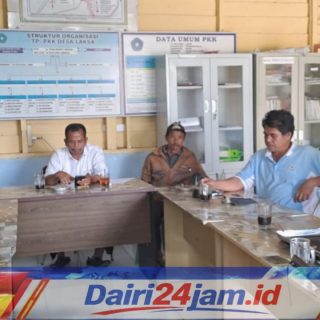 Pantau Situasi dan Kondisi Kewilayahan, Babinsa Giat Komsos Dengan Perangkat Desa