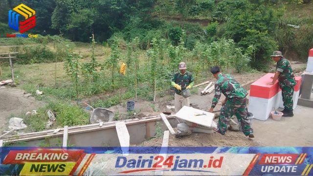Babinsa Bersama Warga, Terus Bahu Membahu dalam Pembangunan Jembatan