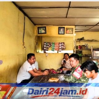 Mempererat Silaturahmi dan Menjaga Kondusifitas Wilayah, Sertu Hasanadi Babinsa Koramil 05/TP Gelar Komsos Bersama Warga Balan Balan Dua