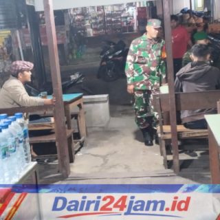 Jaga Kondusifitas Wilayah Binaan, Babinsa Koramil 05/TP Gelar Patroli Malam di Desa Kuta Buluh
