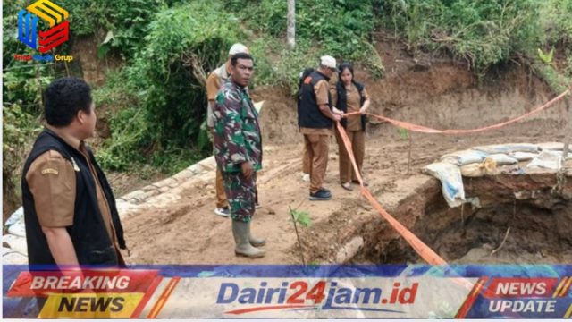 Gerak Cepat Babinsa Koramil 05/TP Dampingi BPBD Dairi Tanggap Bencana Jalan Tergerus Air Hujan
