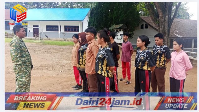 Bentuk Karakter Disiplin Generasi Muda, Babinsa Koramil 05/TP Gembleng Siswa SMAN 1 Tanah Pinem Latihan PBB